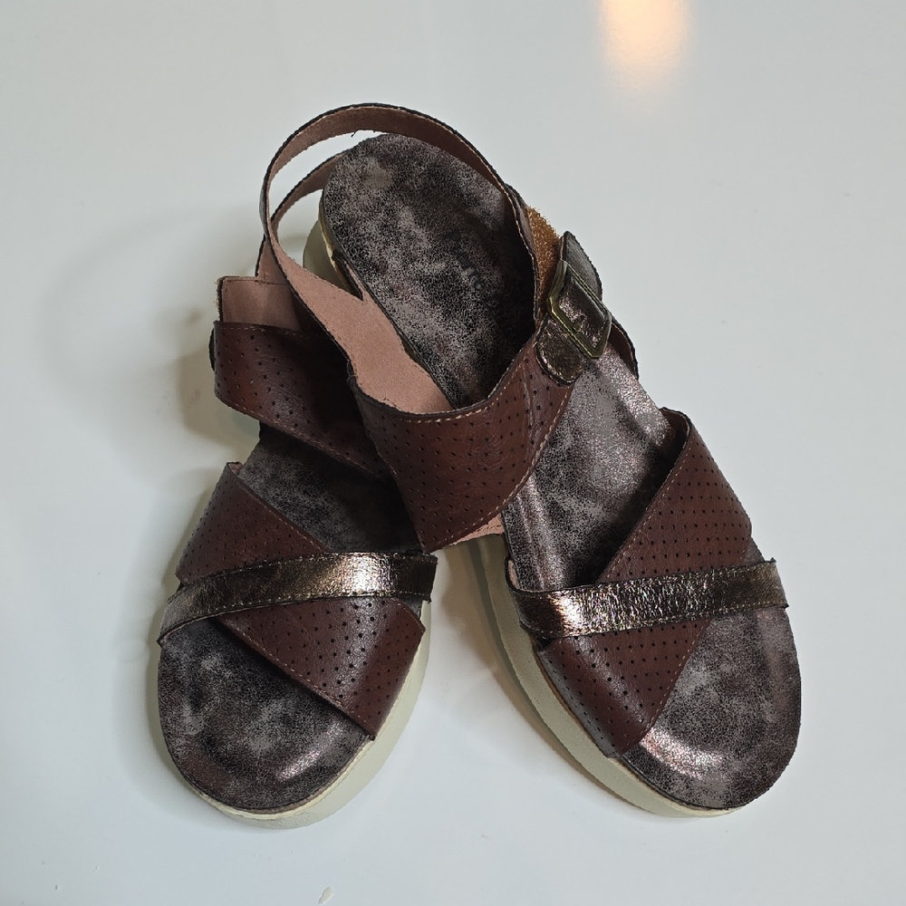 Pierre Dumas Women Patform Wedge Strap Sandals 10